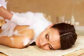 リンパマッサージの様子